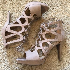 Report Laxy Natural Sandal